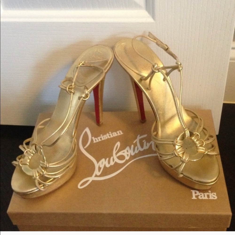 💫 Christian Louboutin Gold Sandals 💫